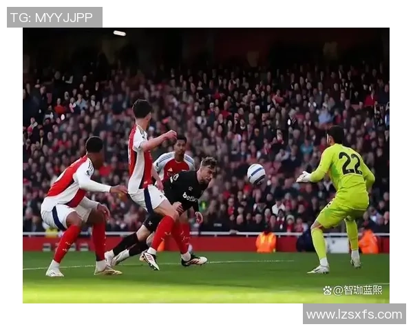 欧冠经典对决：那不勒斯顽强逼平皇马精彩集锦回顾