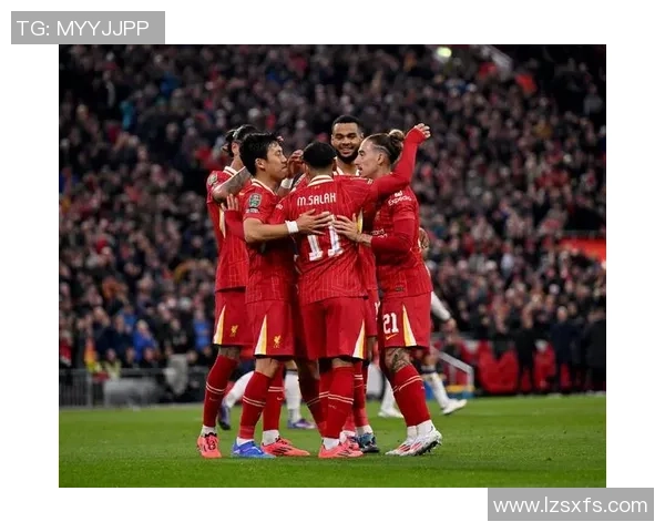 友谊赛精彩对决：里昂与利物浦战成平局引发全场热议