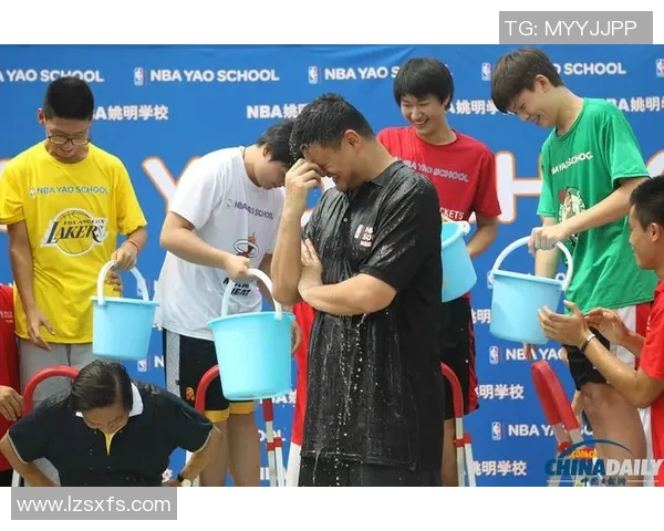 姚明在夸张漫画中展现巨人风范与幽默魅力的奇妙旅程