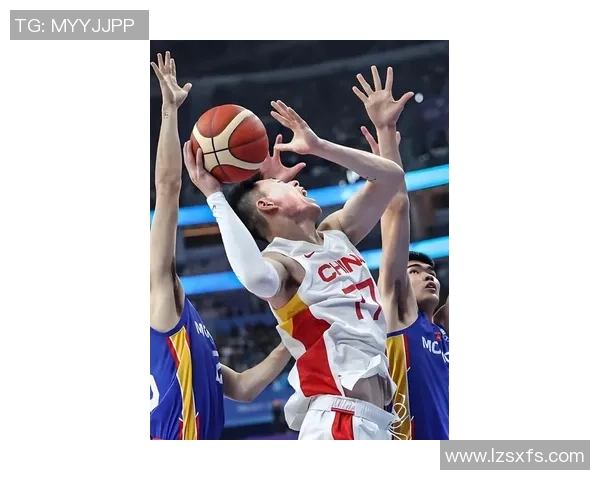 姚明的跳跃技艺令人惊叹展现了篮球运动的极致魅力与力量之美