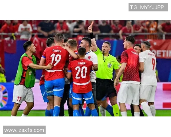 意甲焦点战波尔图大胜巴黎圣日耳曼争议判罚引发全场热议