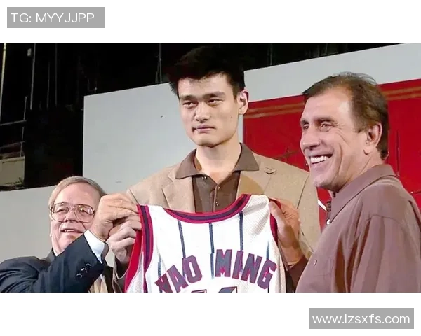 球员们共同致敬姚明传奇生涯展现中国篮球精神与荣耀