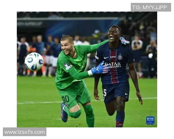 中超热刺与巴黎圣日耳曼激战成和帽子戏法引发全场热烈反响