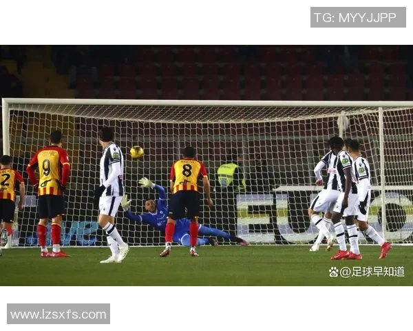 友谊赛精彩瞬间那不勒斯大胜曼城乌龙球引发全场热议与争议判罚