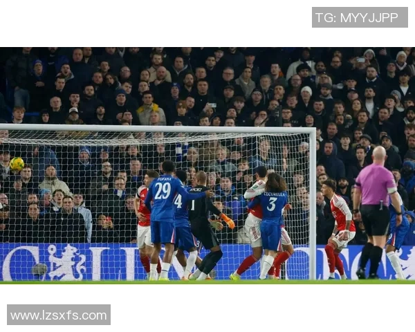 友谊赛精彩对决里昂逆转阿森纳补时进球引发争议与狂欢 友谊赛精彩对决里昂逆转阿森纳补时进球引发争议与狂欢