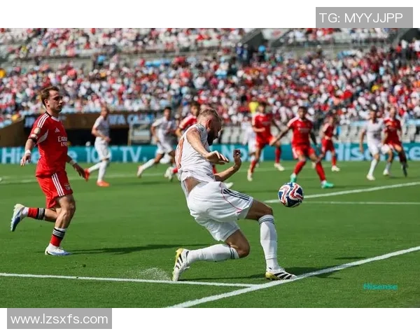 德甲激战本菲卡逆转莱比锡争议判罚引发全场热议 德甲激战本菲卡逆转莱比锡争议判罚引发全场热议