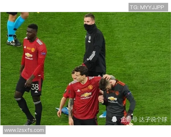 欧联杯曼联大胜本菲卡红牌事件引发全场热议与争议