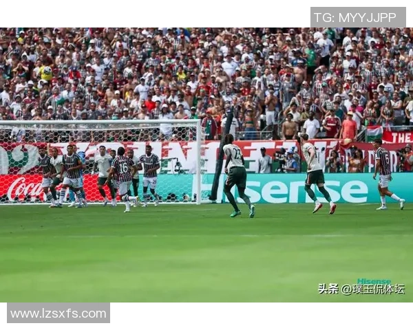 意甲激战：多特蒙德大胜切尔西神扑引发争议判罚全场沸腾