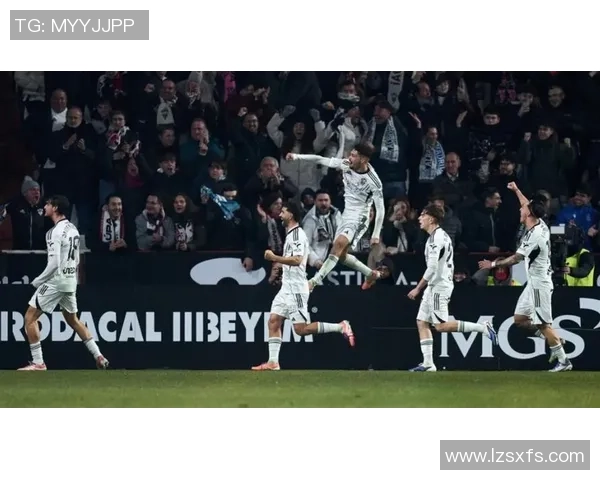 那不勒斯狂胜皇马6-2国王杯赛场引发热烈反响与数据解析 那不勒斯狂胜皇马6-2国王杯赛场引发热烈反响与数据解析