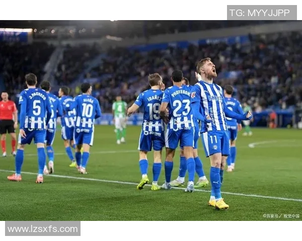 欧冠激战：里昂大胜波尔图引发争议判罚全场沸腾